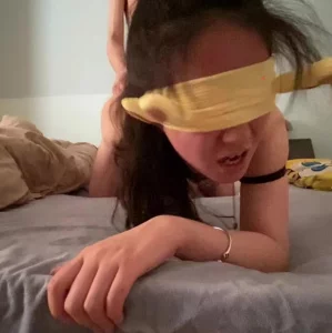 怼脸视角，媳妇撅镜头前面挨干给你们看